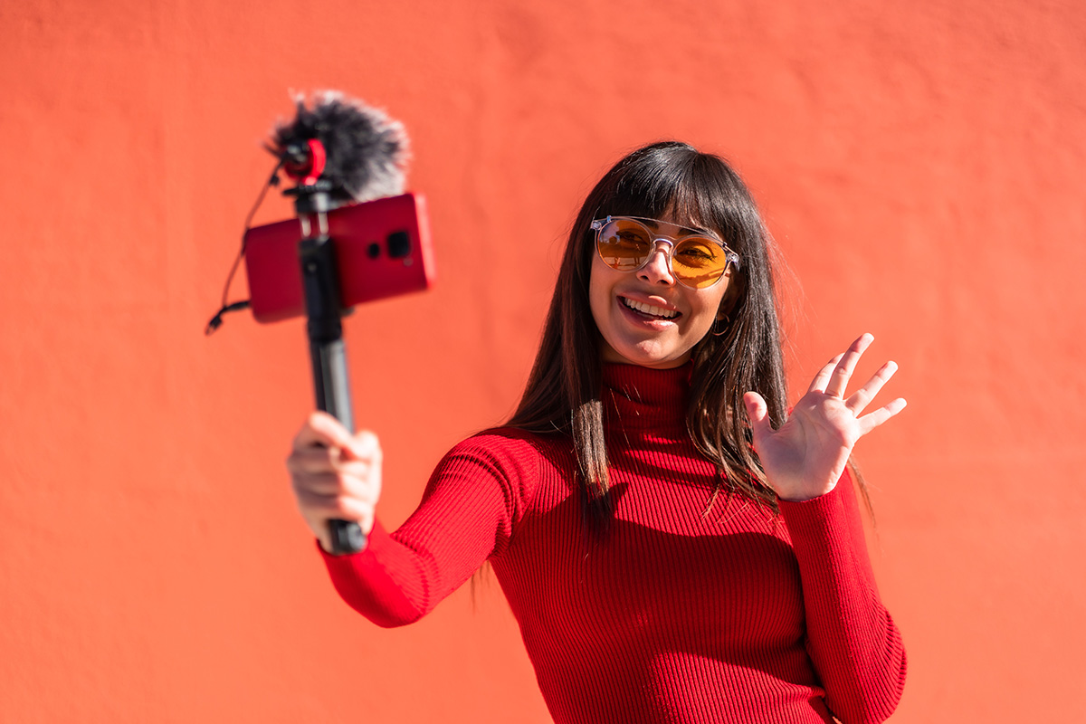 lade filming herself with a smartphone